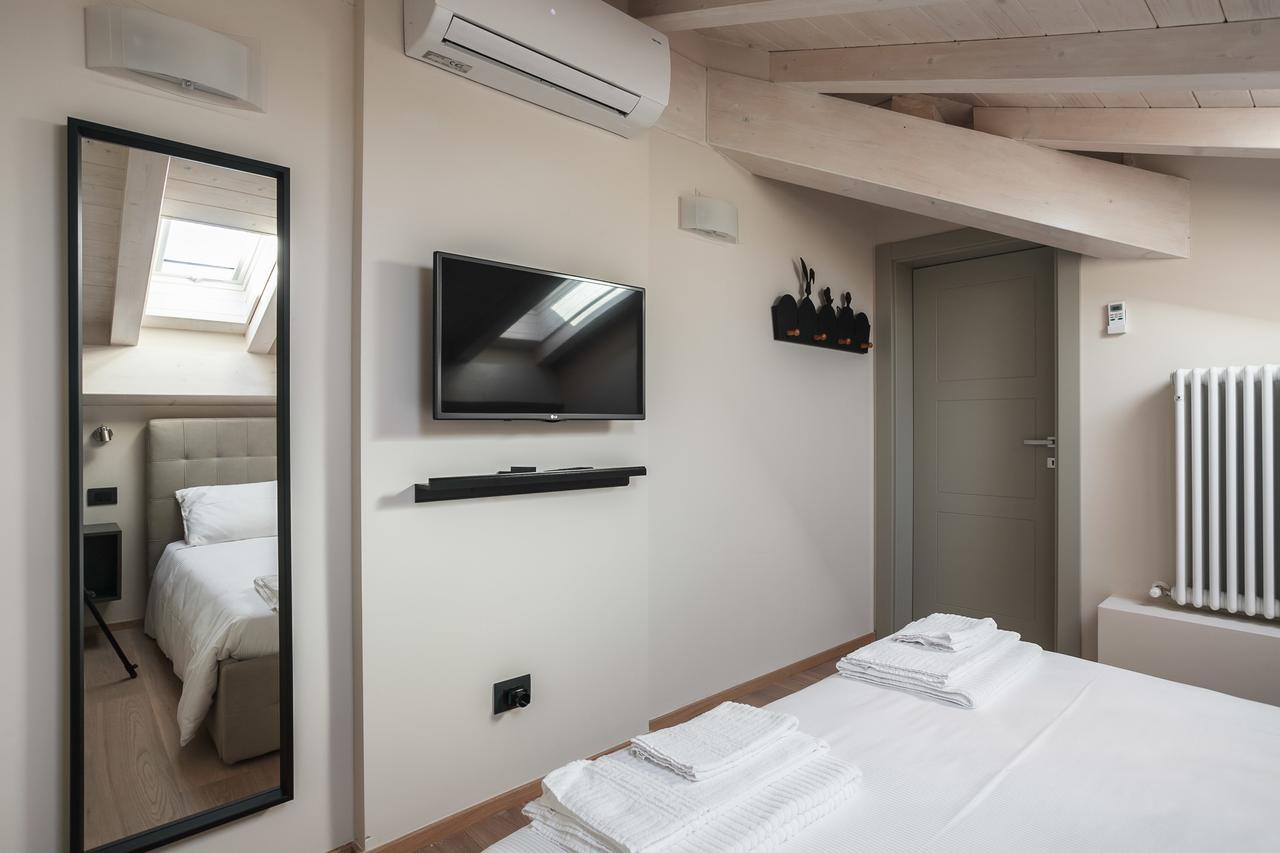 Sant'Orsola Suites Apartments โบโลญญา ภายนอก รูปภาพ